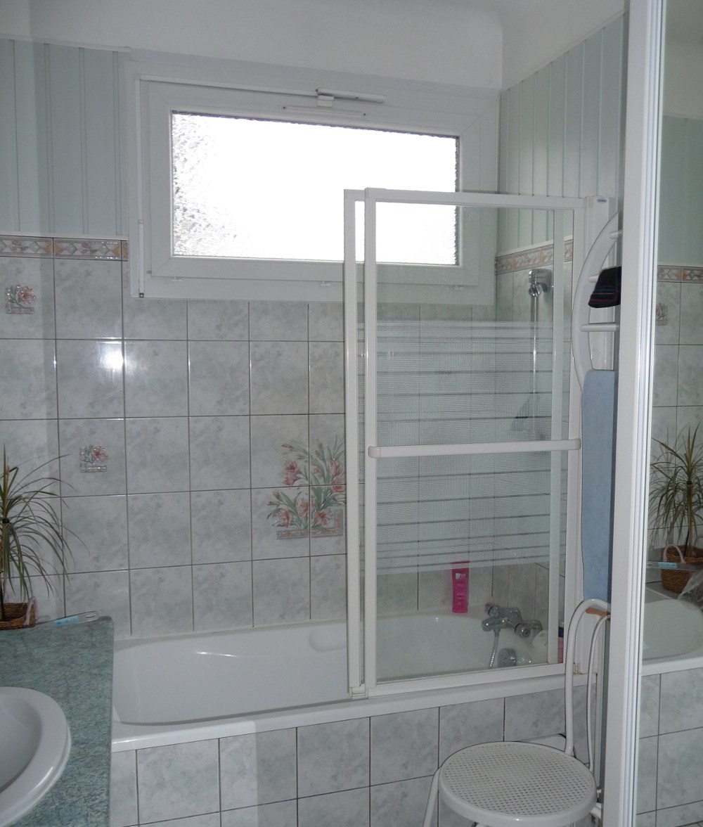 La salle de bain au rez-de-chausse